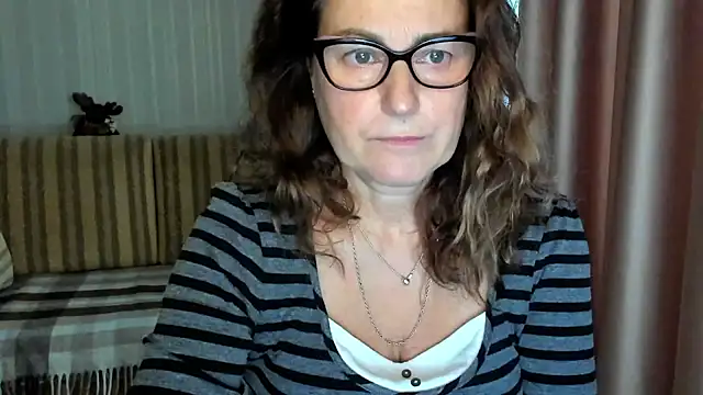 Snapshot of lauraoven chatting on October 25, 2025, 9:08 am lauraoven online show from October 25, 2025, 9:08 am