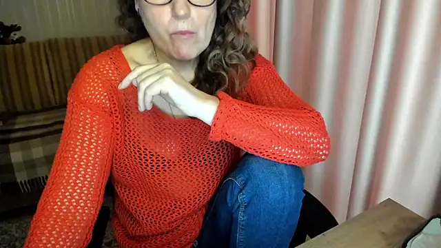 Snapshot of lauraoven chatting on February 20, 2026, 7:43 am lauraoven online show from February 20, 2026, 7:43 am