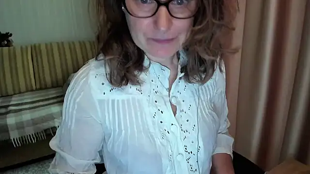 lauraoven online show from June 21, 2026, 8:09 am