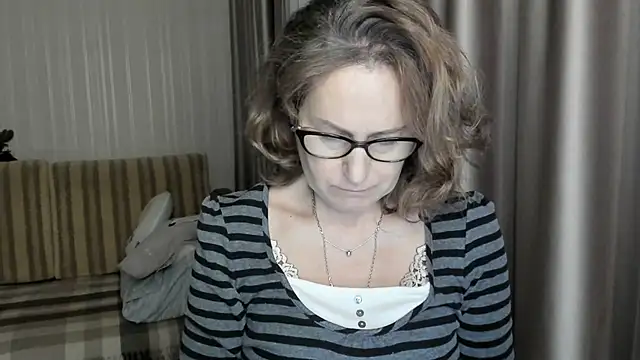 lauraoven online show from February 12, 2025, 3:16 pm