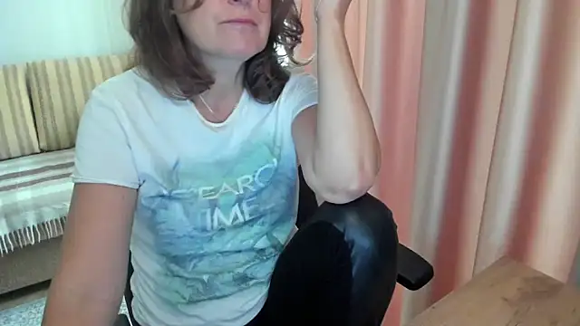 lauraoven online show from July 15, 2026, 6:42 am