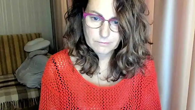 Snapshot of lauraoven chatting on October 9, 2025, 7:09 am lauraoven online show from October 9, 2025, 7:09 am