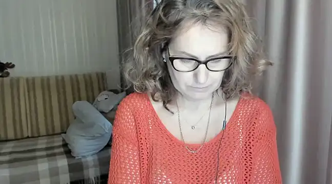lauraoven online show from February 4, 2025, 1:59 pm