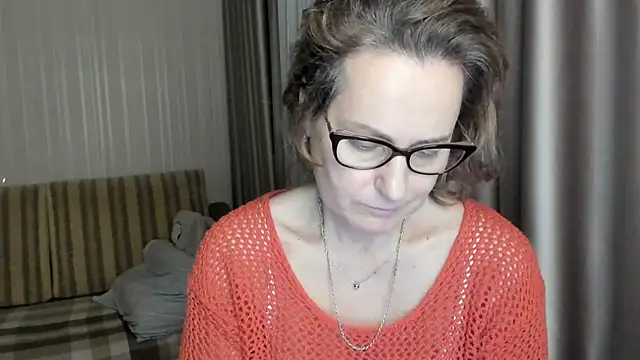 lauraoven online show from February 1, 2025, 5:58 pm