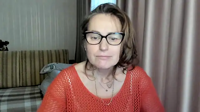 lauraoven online show from February 10, 2025, 1:01 pm