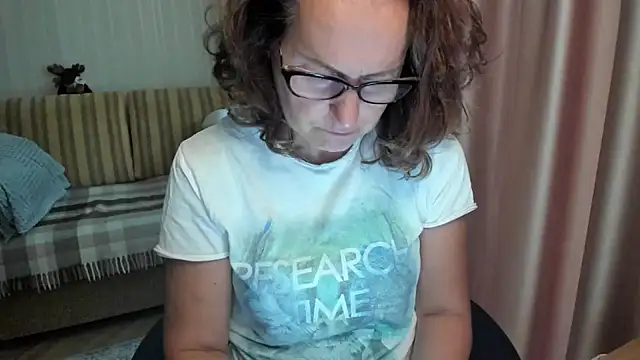 lauraoven online show from August 6, 2026, 3:40 pm