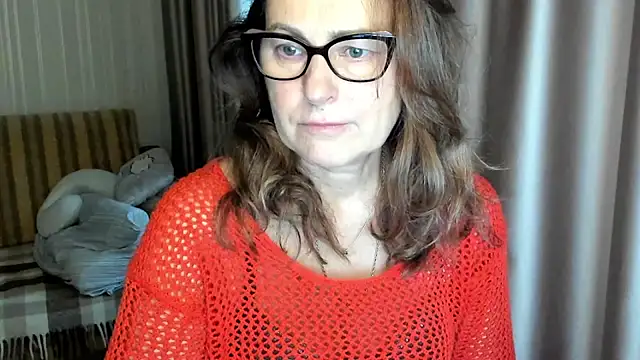 Snapshot of lauraoven chatting on November 6, 2025, 7:34 am lauraoven online show from November 6, 2025, 7:34 am