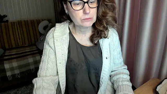 Snapshot of lauraoven chatting on February 6, 2026, 1:29 pm lauraoven online show from February 6, 2026, 1:29 pm