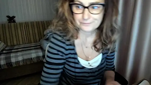 lauraoven online show from December 1, 2025, 8:37 am