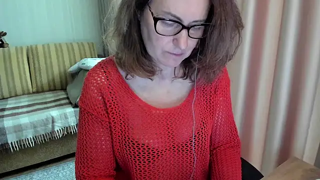 lauraoven online show from June 13, 2026, 7:17 am
