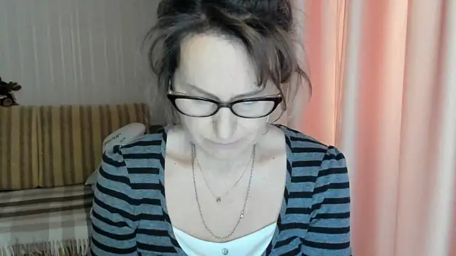 lauraoven online show from February 20, 2025, 1:19 pm