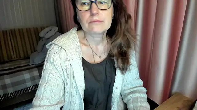 Snapshot of lauraoven chatting on February 12, 2026, 7:52 am lauraoven online show from February 12, 2026, 7:52 am