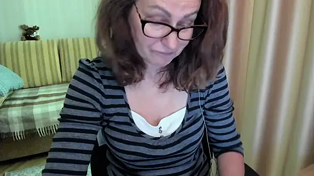lauraoven online show from June 19, 2026, 8:20 am