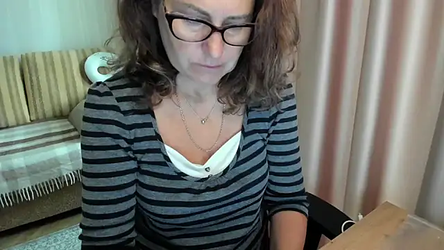 lauraoven online show from July 8, 2026, 7:20 am
