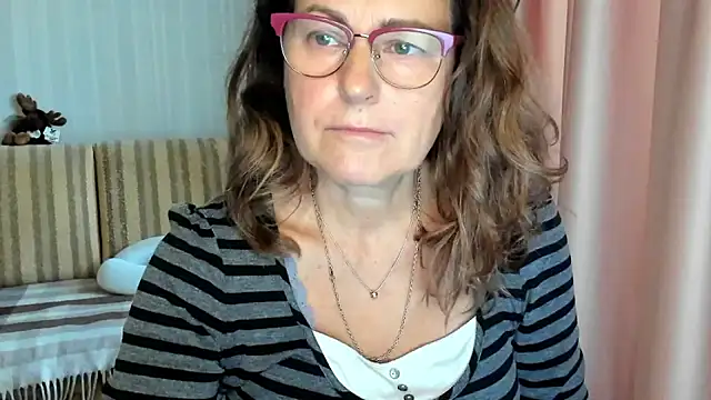 Snapshot of lauraoven chatting on October 18, 2025, 8:16 am lauraoven online show from October 18, 2025, 8:16 am