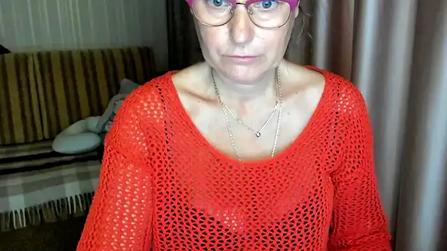 Snapshot of lauraoven chatting on October 4, 2025, 7:43 am lauraoven online show from October 4, 2025, 7:43 am