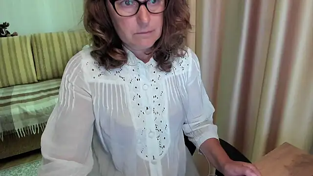 lauraoven online show from July 4, 2026, 8:31 am