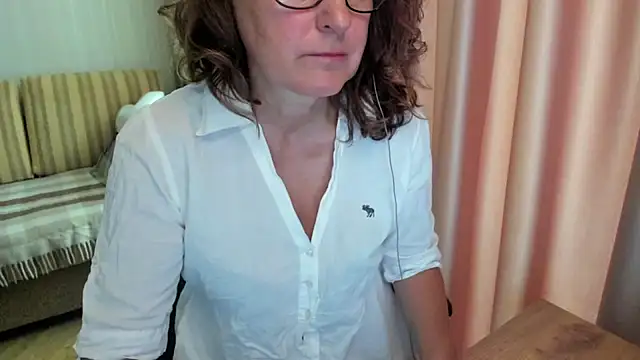 lauraoven online show from July 17, 2026, 7:16 am