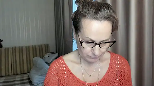lauraoven online show from February 2, 2025, 12:57 pm