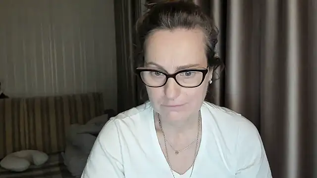lauraoven online show from February 6, 2025, 7:18 pm
