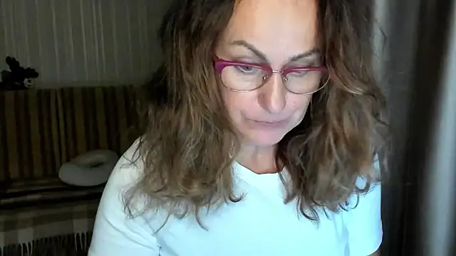 Snapshot of lauraoven chatting on October 16, 2025, 3:42 pm lauraoven online show from October 16, 2025, 3:42 pm