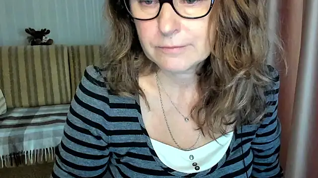 Snapshot of lauraoven chatting on October 26, 2025, 8:37 am lauraoven online show from October 26, 2025, 8:37 am