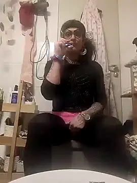 dwtmelina1979 online show from October 21, 2025, 3:28 am