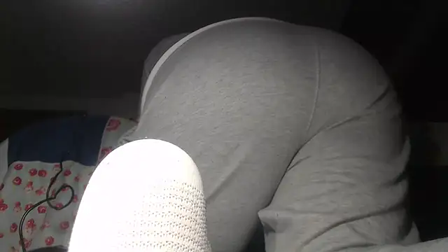 prettyangelsquirt online show from December 2, 2025, 1:17 am