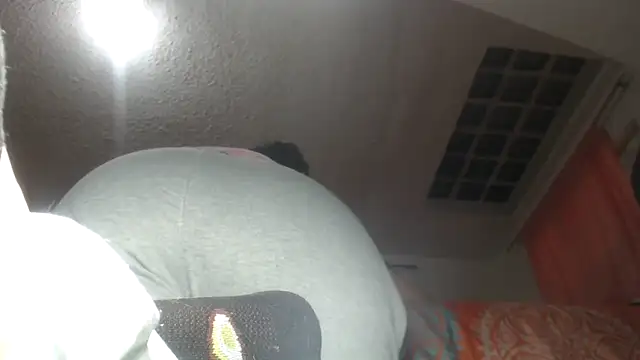 prettyangelsquirt online show from March 27, 2026, 9:38 pm