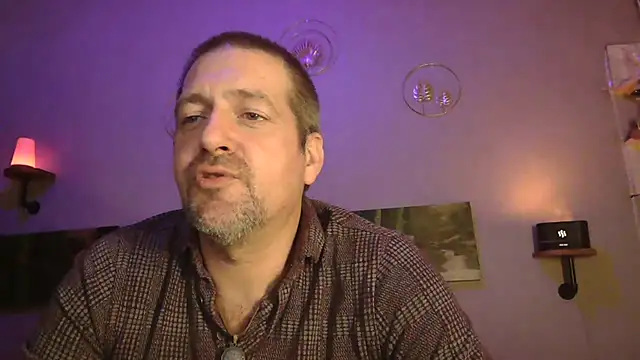 Snapshot of matrikes1 chatting on February 24, 2025, 6:47 pm matrikes1 online show from February 24, 2025, 6:47 pm