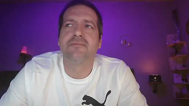 Snapshot of matrikes1 chatting on March 17, 2025, 8:09 pm matrikes1 online show from March 17, 2025, 8:09 pm