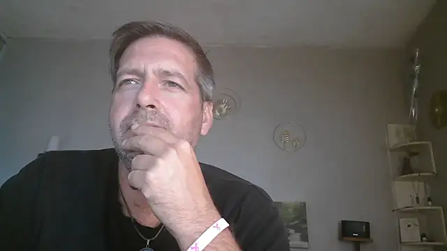 Snapshot of matrikes1 chatting on October 15, 2025, 2:47 pm matrikes1 online show from October 15, 2025, 2:47 pm