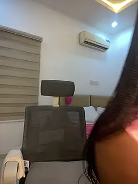 Snapshot of Sweetbootty chatting on October 3, 2025, 9:27 pm Sweetbootty online show from October 3, 2025, 9:27 pm