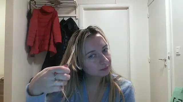 SusanCurt online show from November 27, 2025, 10:16 am