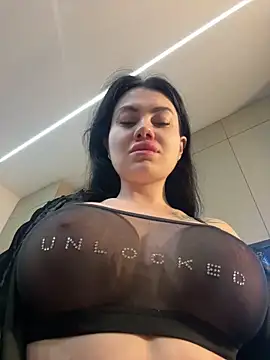 Wet  Bunny online show from November 18, 2025, 3:32 am