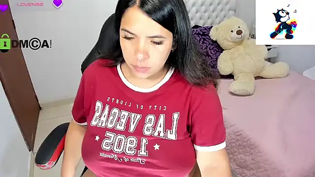 Snapshot of Karlathompson chatting on February 12, 2025, 12:27 am Karlathompson online show from February 12, 2025, 12:27 am