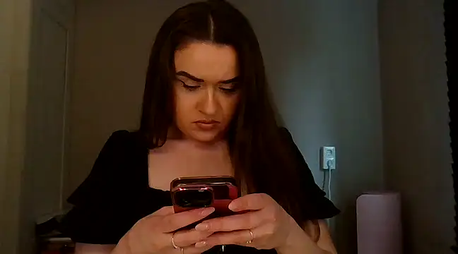 Snapshot of avajade chatting on February 4, 2025, 12:44 pm avajade online show from February 4, 2025, 12:44 pm