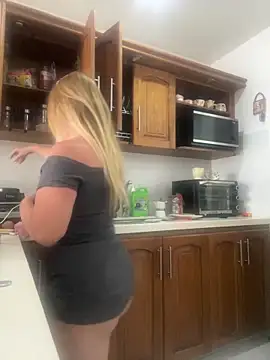 moniquerainx online show from March 26, 2026, 3:21 pm