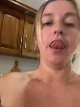 moniquerainx online show from March 3, 2026, 3:08 pm