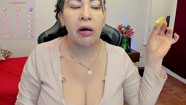 esmeralda milf online show from November 8, 2025, 6:11 pm