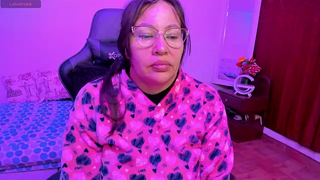 Snapshot of esmeralda_milf chatting on September 18, 2025, 3:48 pm esmeralda milf online show from September 18, 2025, 3:48 pm