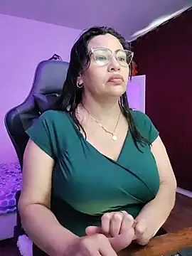 esmeralda milf online show from July 25, 2026, 8:37 pm