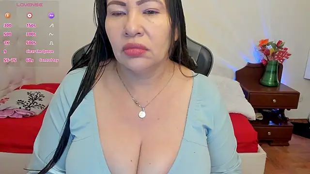 esmeralda milf online show from November 6, 2025, 6:23 pm