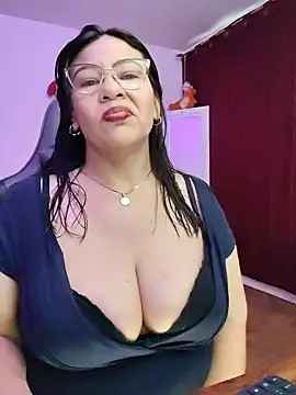 esmeralda milf online show from June 20, 2026, 8:36 pm