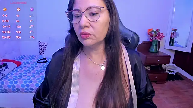 Snapshot of esmeralda_milf chatting on October 12, 2025, 8:10 pm esmeralda milf online show from October 12, 2025, 8:10 pm