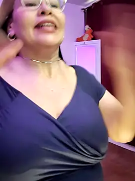 esmeralda milf online show from July 22, 2026, 8:33 pm