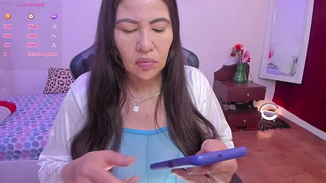 Snapshot of esmeralda_milf chatting on October 7, 2025, 11:44 am esmeralda milf online show from October 7, 2025, 11:44 am