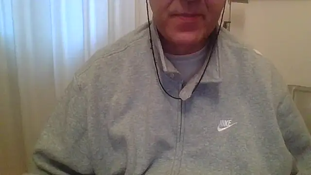 Snapshot of ANONIMO7735 chatting on February 4, 2026, 6:41 am ANONIMO7735 online show from February 4, 2026, 6:41 am