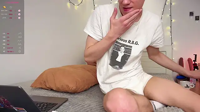 Snapshot of davey_ebash chatting on February 14, 2025, 4:52 pm davey ebash online show from February 14, 2025, 4:52 pm