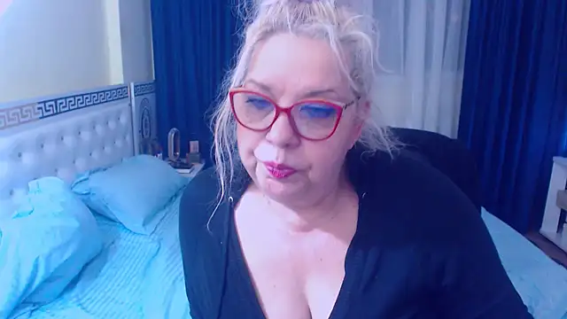 SonyaHotMilf online show from December 1, 2025, 3:46 pm